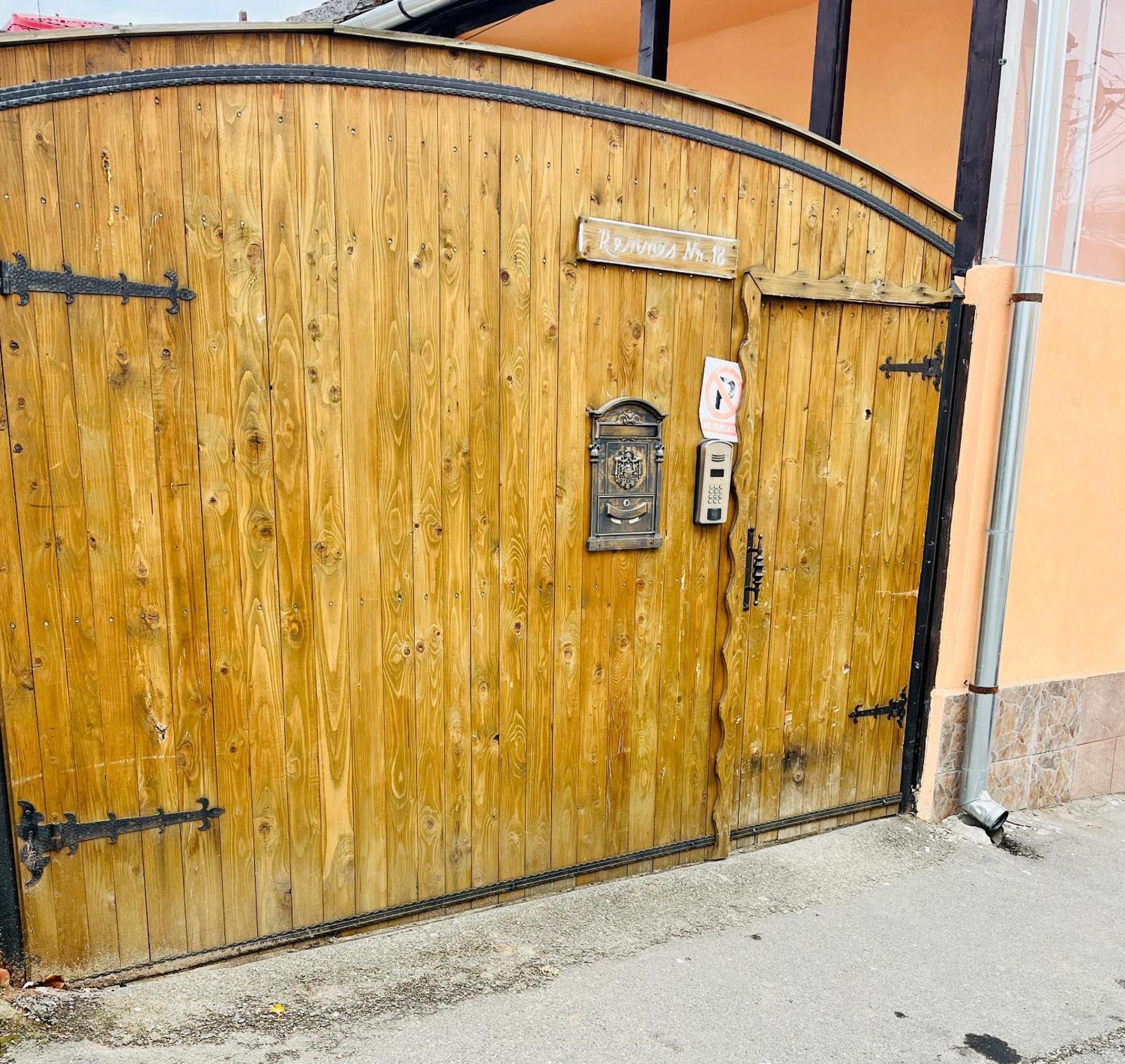 Moon And Sun Apartments Sibiu Luaran gambar